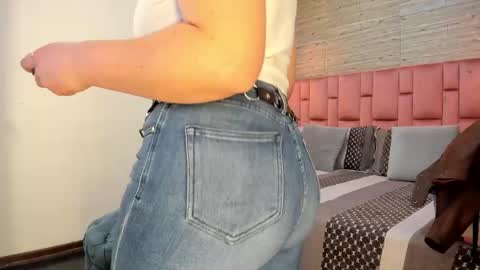 Sarah Deyvis online show from February 2025 02:21:01 PM