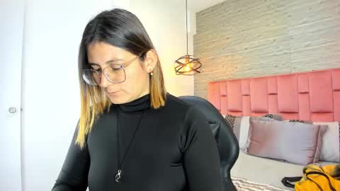 Sarah Deyvis online show from October 2025 05:15:02 PM