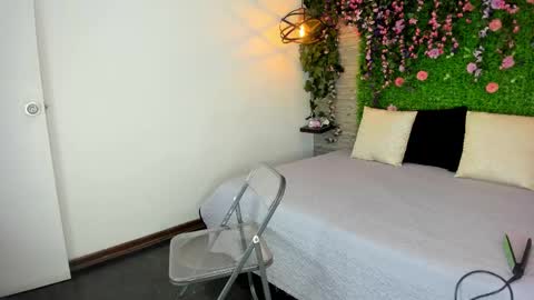 Sarah Deyvis online show from November 2025 03:02:01 PM