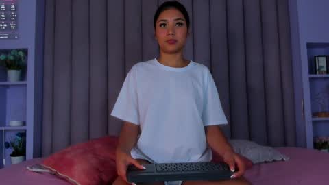 Snapshot of sarahevans__ chatting on December 2024 07:38:02 PM Sarah Evans online show from December 2024 07:38:02 PM