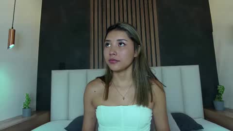 Snapshot of sarahevans__ chatting on February 2025 07:41:01 PM Sarah Evans online show from February 2025 07:41:01 PM