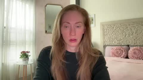 Snapshot of sarahgiroux86 chatting on August 2026 07:49:02 PM Sarah online show from August 2026 07:49:02 PM