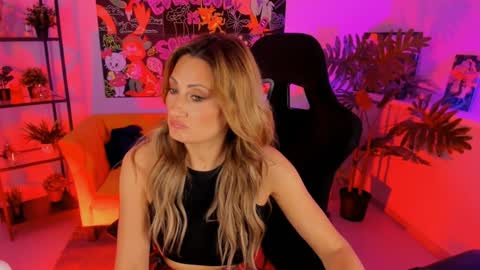 Divine Sarah NONUDE model online show from January 2025 05:33:02 PM