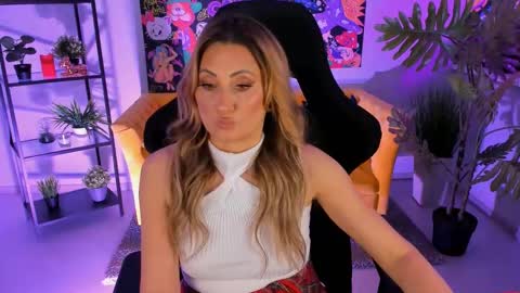 Divine Sarah NONUDE model online show from February 2025 01:53:02 PM