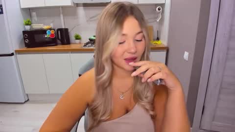 Sarah online show from September 2025 07:14:02 PM