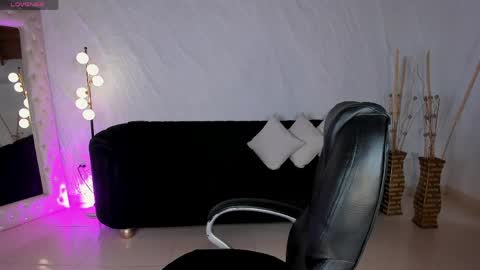 Snapshot of sarahrhodes_ chatting on May 2026 11:39:02 AM Sarah Rhodes online show from May 2026 11:39:02 AM