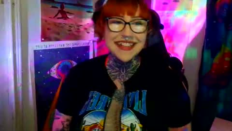 Snapshot of saraht666 chatting on May 2026 06:32:03 AM Sarah T online show from May 2026 06:32:03 AM