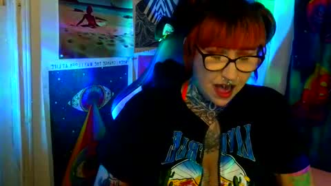 Snapshot of saraht666 chatting on May 2026 06:43:02 AM Sarah T online show from May 2026 06:43:02 AM