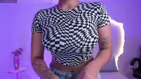 Snapshot of sarahyates chatting on June 2026 04:16:02 AM Sarah independent model online show from June 2026 04:16:02 AM