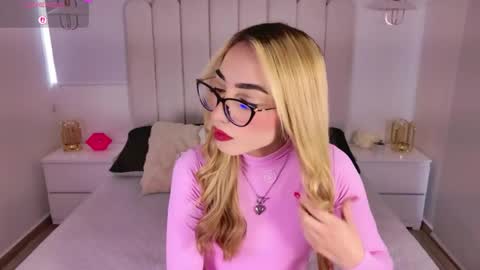 Snapshot of sarajonesxxx chatting on April 2026 12:04:01 PM Sara jones online show from April 2026 12:04:01 PM