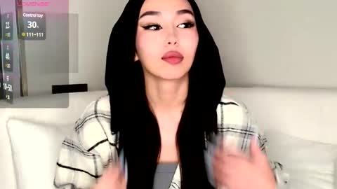 Mia online show from December 2024 07:53:01 AM