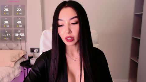 Mia online show from December 2024 11:28:01 AM