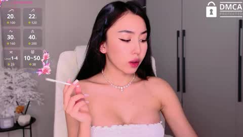 Mia online show from October 2025 06:52:01 AM