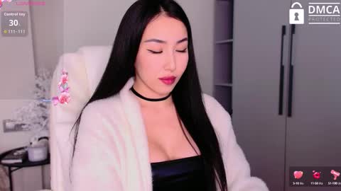 Mia online show from October 2025 08:10:01 AM