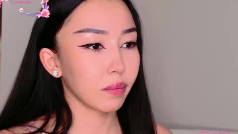 Mia online show from November 2025 08:48:01 AM