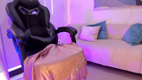 I am Sara  online show from February 2025 06:37:01 PM