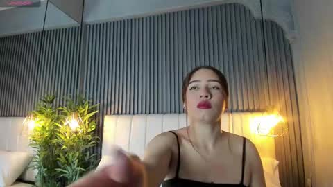 Sara   online show from November 2025 10:53:02 PM