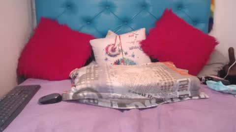 Sara Wills online show from September 2025 02:10:01 PM