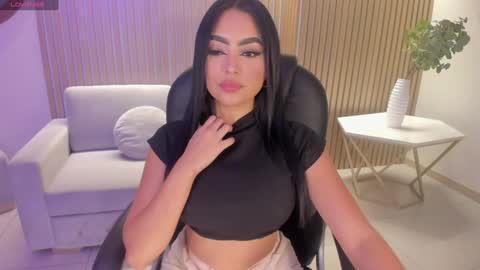 Sara Winstone online show from January 2025 07:41:02 PM