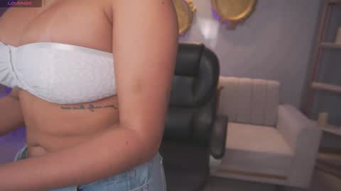 Sara Winstone online show from February 2026 12:45:02 PM