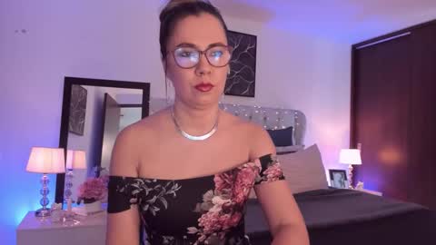 Snapshot of sarhamccormick chatting on September 2025 01:33:02 PM sarha online show from September 2025 01:33:02 PM