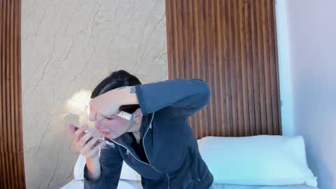  SARIYA Y ALEXIS  online show from February 2026 11:18:01 AM