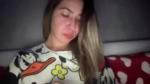 Sarrah online show from November 2025 09:39:02 PM