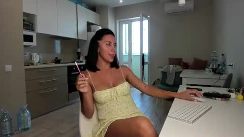 Snapshot of sasha_moon77 chatting on July 2026 08:40:02 AM Sasha online show from July 2026 08:40:02 AM