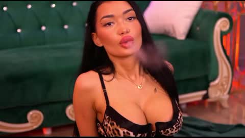 Dennise online show from February 2025 07:03:01 PM