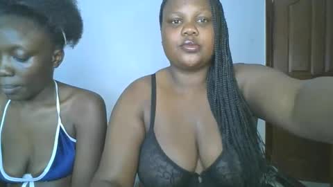 Snapshot of sassie_bee chatting on October 2025 05:52:01 PM sassie_bee online show from October 2025 05:52:01 PM