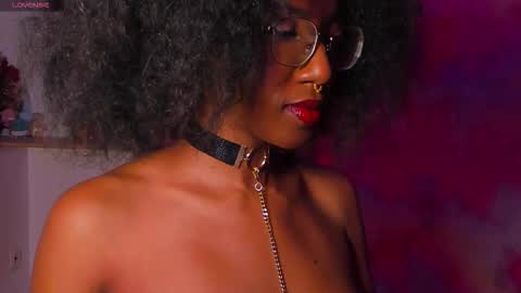 saturno_vibes online show from November 2025 10:58:02 AM