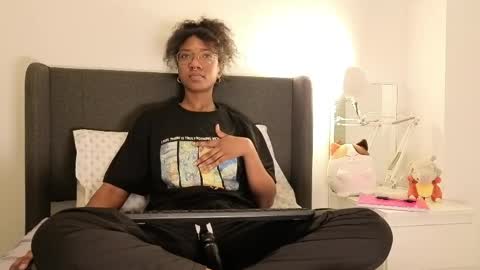 saturno_vibes online show from May 2026 12:33:01 PM