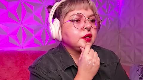 Gina George online show from November 2025 12:10:02 AM