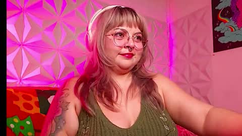 Gina George online show from December 2025 01:01:02 AM