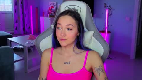 Snapshot of savage_lust_ chatting on February 2026 02:07:02 AM Ariel online show from February 2026 02:07:02 AM