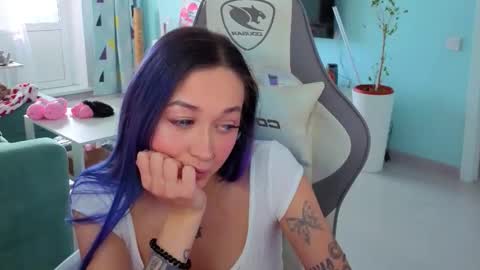 Snapshot of savage_lust_ chatting on February 2026 04:20:02 AM Ariel online show from February 2026 04:20:02 AM