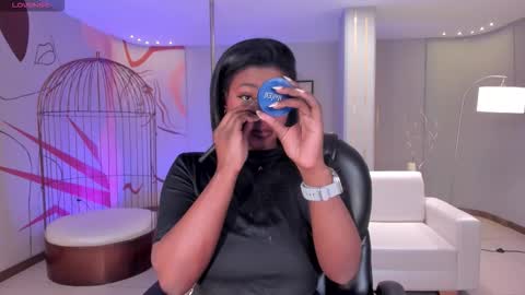 S a v a n n a h  online show from November 2025 01:14:02 PM