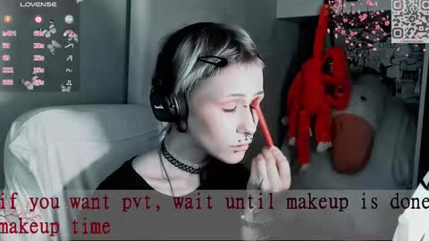 pronoun she. name Mary. age 21. online show from November 2025 09:15:02 AM