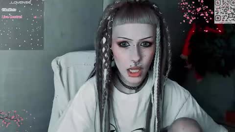 pronoun she. name Mary. age 21. online show from December 2025 11:41:02 AM