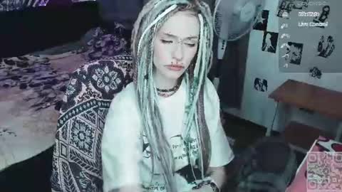 Snapshot of say_mary chatting on June 2026 10:39:02 AM pronoun she. name Mary. age 21. online show from June 2026 10:39:02 AM