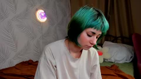 Snapshot of scarle_whisper chatting on May 2026 10:01:01 AM Emmy online show from May 2026 10:01:01 AM