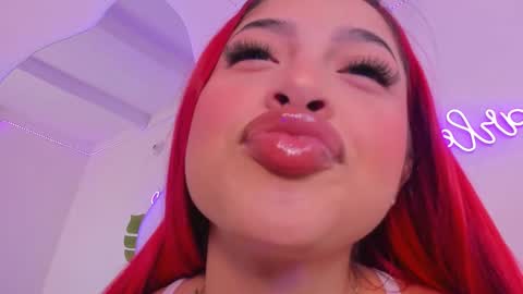 Snapshot of scarleett_jones chatting on September 2025 10:32:01 PM scarleett jones online show from September 2025 10:32:01 PM