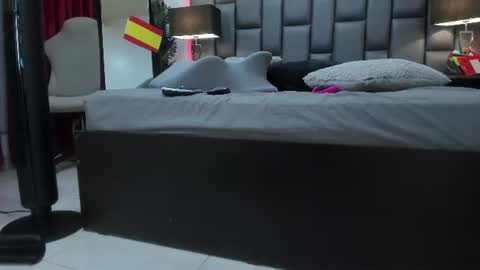 scarlet__milff online show from July 2026 06:45:01 PM