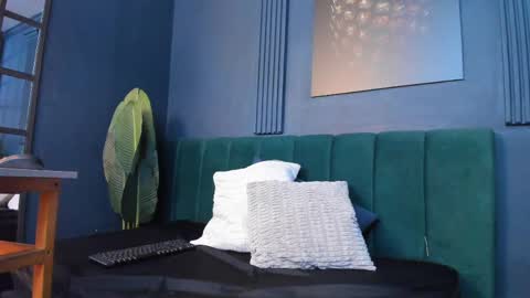 Scarlet Edwars online show from April 2026 12:13:01 PM