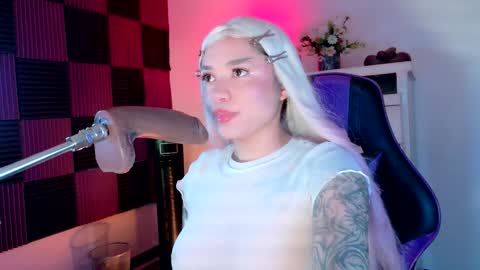 scarlet_gold online show from October 2025 01:31:01 AM