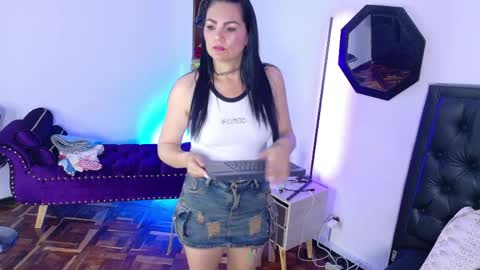 Snapshot of scarlet_hiit chatting on June 2026 04:15:01 AM scarlet_hiit online show from June 2026 04:15:01 AM
