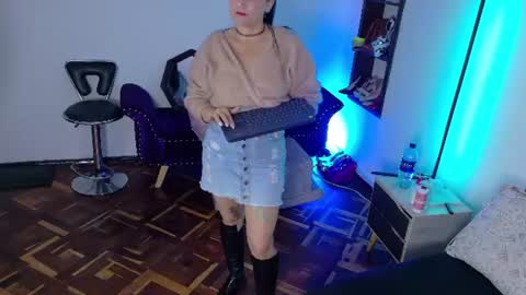 Snapshot of scarlet_hiit chatting on July 2026 04:14:02 AM scarlet_hiit online show from July 2026 04:14:02 AM