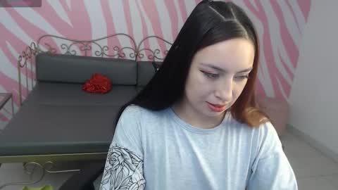 Snapshot of scarlet_queen4 chatting on February 2026 01:08:02 PM Kimberly online show from February 2026 01:08:02 PM