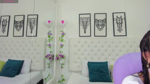 Snapshot of scarlet_stan22 chatting on December 2024 11:00:01 AM Isa online show from December 2024 11:00:01 AM