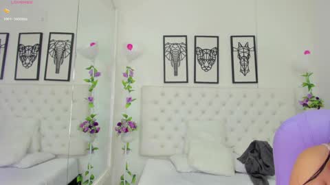 Snapshot of scarlet_stan22 chatting on January 2025 10:52:02 AM Isa online show from January 2025 10:52:02 AM